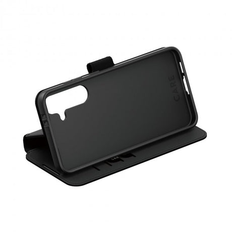 CARE by PanzerGlass Samsung Galaxy S24 FE Fodral Wallet Kickstand Svart